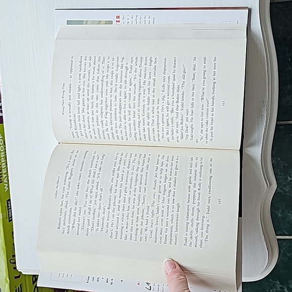 Book: Wrong Place Wrong Time by Gillian McAllister - Hard Cover - Picture 4 of 6